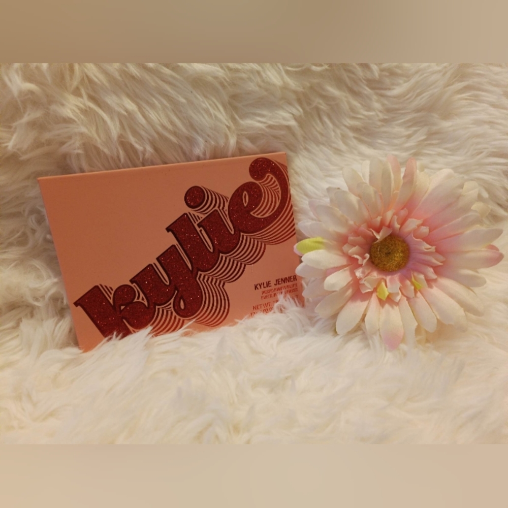 New original Kylie Jenner cosmetics Pallet